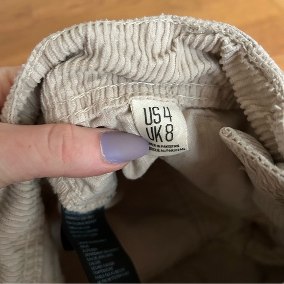 Urban Outfitters BDG Tan Cream Ivory Beige Corduroy Cargo Shorts Women’s Size 4 - Picture 5 of 7